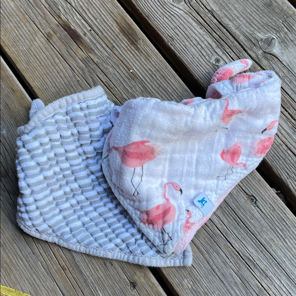 FREE w/ PURCHASE LITTLE UNICORN Muslin Cotton Flamingo Print Baby Bandana Bibs